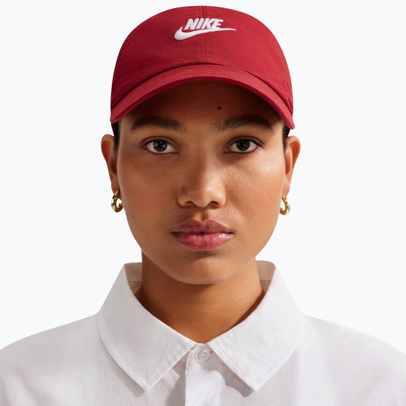 Baseball cap Nike Club Unstructured Futura Wash team crimson/white