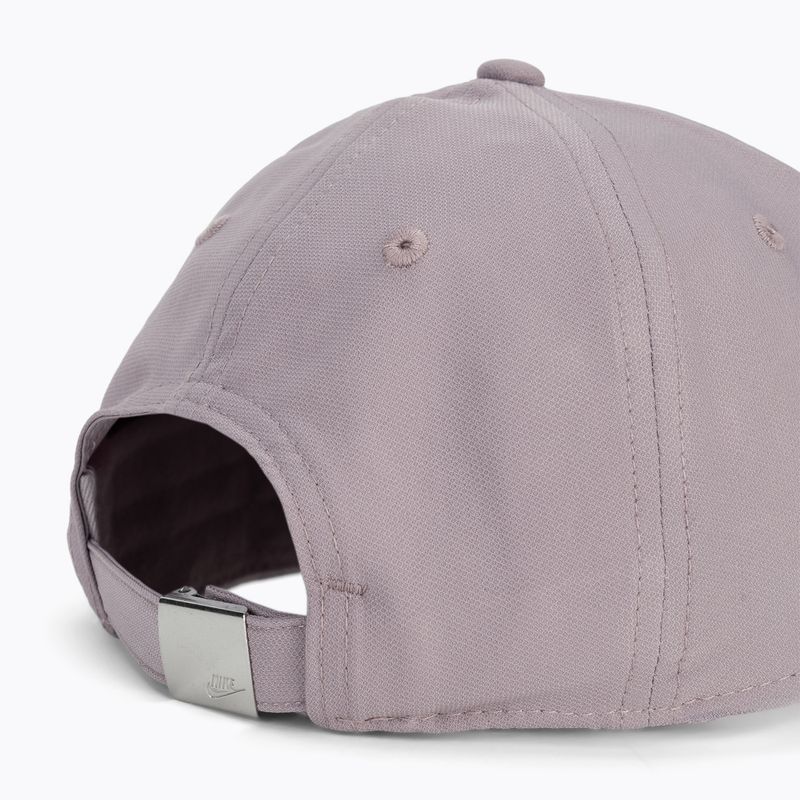 Baseball cap Nike Dri-Fit Club light violet ore/metallic silver 4
