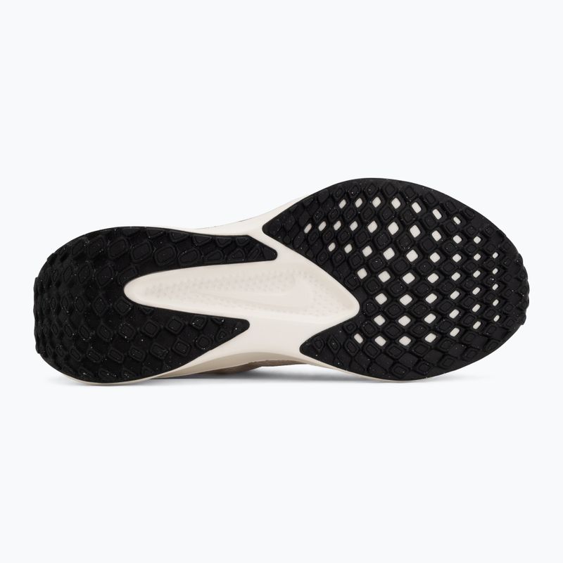 Women's running shoes Nike Quest 6 light khaki/sail/metallic gold/off noir 4