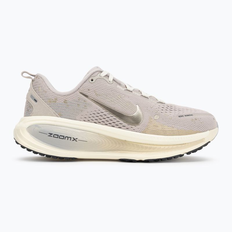 Women's running shoes Nike Vomero 18 SE cream ii/coconut milk/metallic gold grain 2
