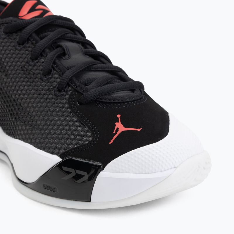Buty do koszykówki dziecięce  Nike Jordan Luka 77 GS Jr black/white/university red 7