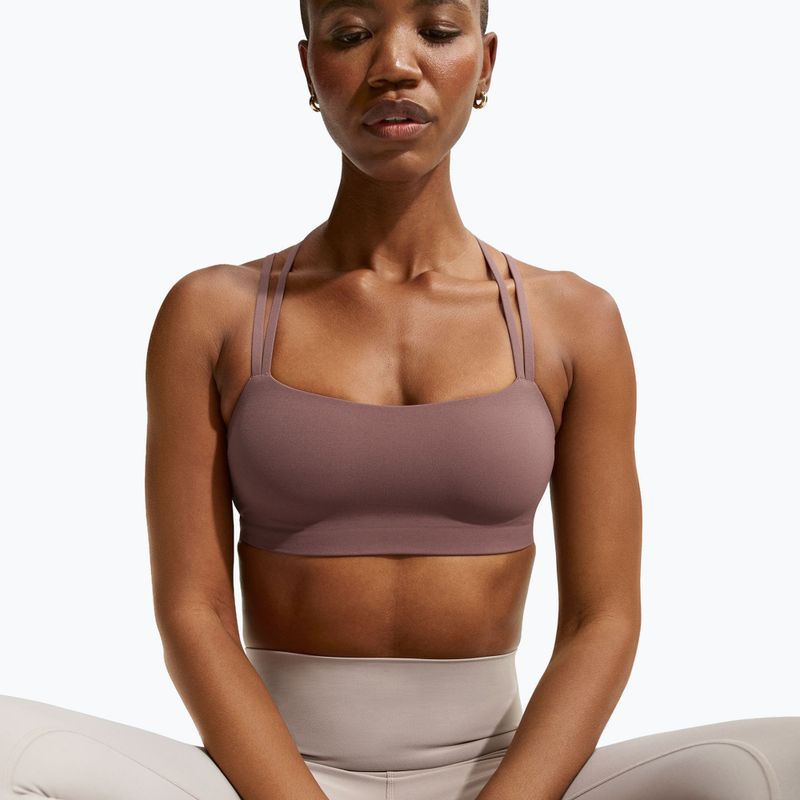 Training bra Nike Zenvy Strappy Light-Support tottoo/white 5