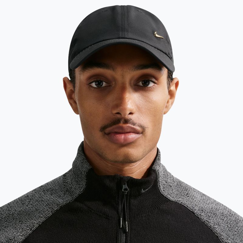 Baseball cap Nike Dri-Fit Club Unstructured Metal Swoosh 2026 black/metallic gold 4
