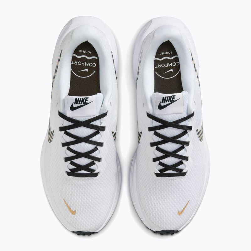Women's running shoes Nike Revolution 8 white/metallic gold/black 5