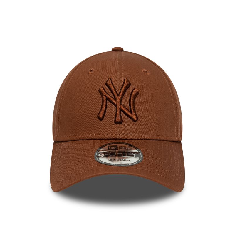 Winter hat New Era League Essential 9Forty New York Yankees dark auburn 3