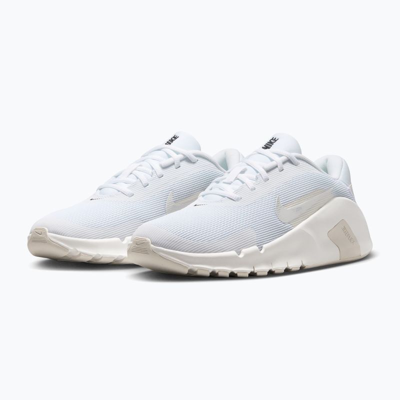 Women's training shoes Nike Flex Train white/sail/phantom/ metallic silver 3
