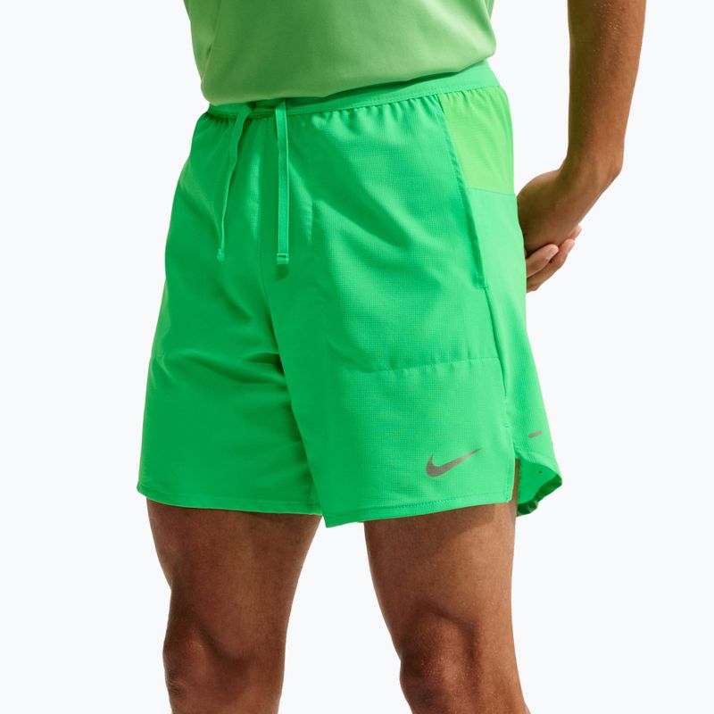 Men's running shorts Nike Stride Dri-Fit 2in1 7" green spark 5