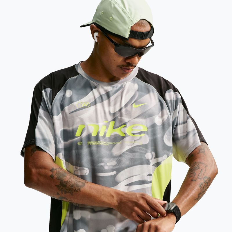 Men's running shirt Nike Dri-FIT Printed SS smoke grey/black/light lemon twist 4