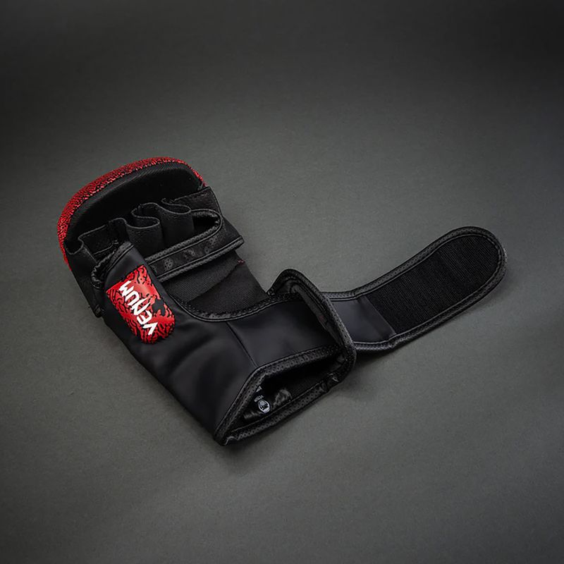 Sparring gloves Venum x TEKKEN 8 Kazuya Sparring red/black 5