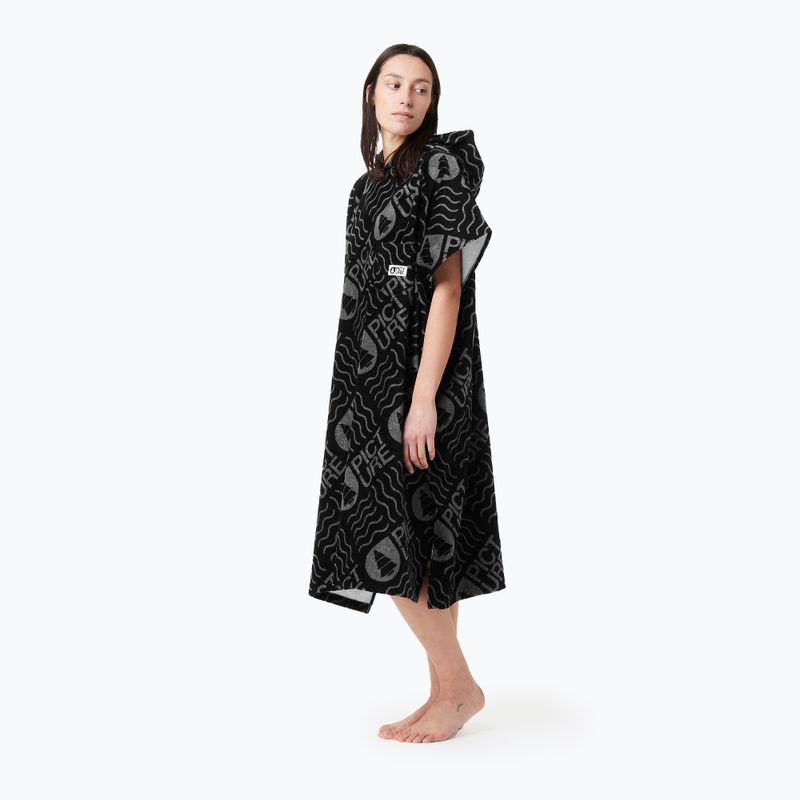 Picture Landsom black logo poncho 5