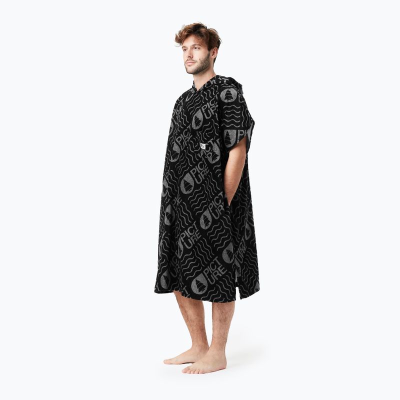 Picture Landsom black logo poncho 10