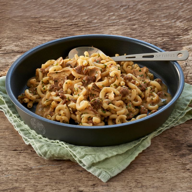 Trek'n Eat freeze-dried food Hunter dish with beef and pasta 30202003 3