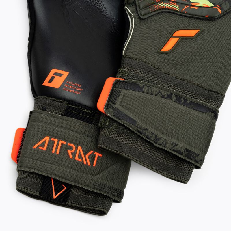 Reusch Attrakt Gold X Evolution Cut goalkeeper gloves green 5370064-5555 5