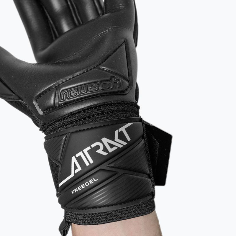 Goalkeeper gloves Reusch Attrakt Freegel Infinity black 7