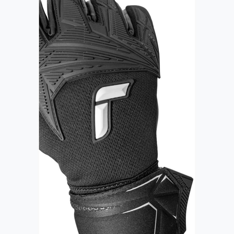 Goalkeeper gloves Reusch Attrakt Freegel Infinity Finger Support 5670730-7700 black 6
