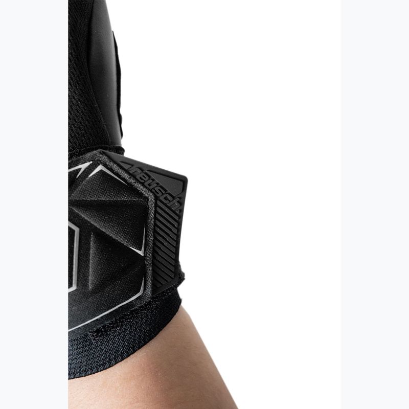 Goalkeeper gloves Reusch Attrakt Freegel Infinity Finger Support 5670730-7700 black 8