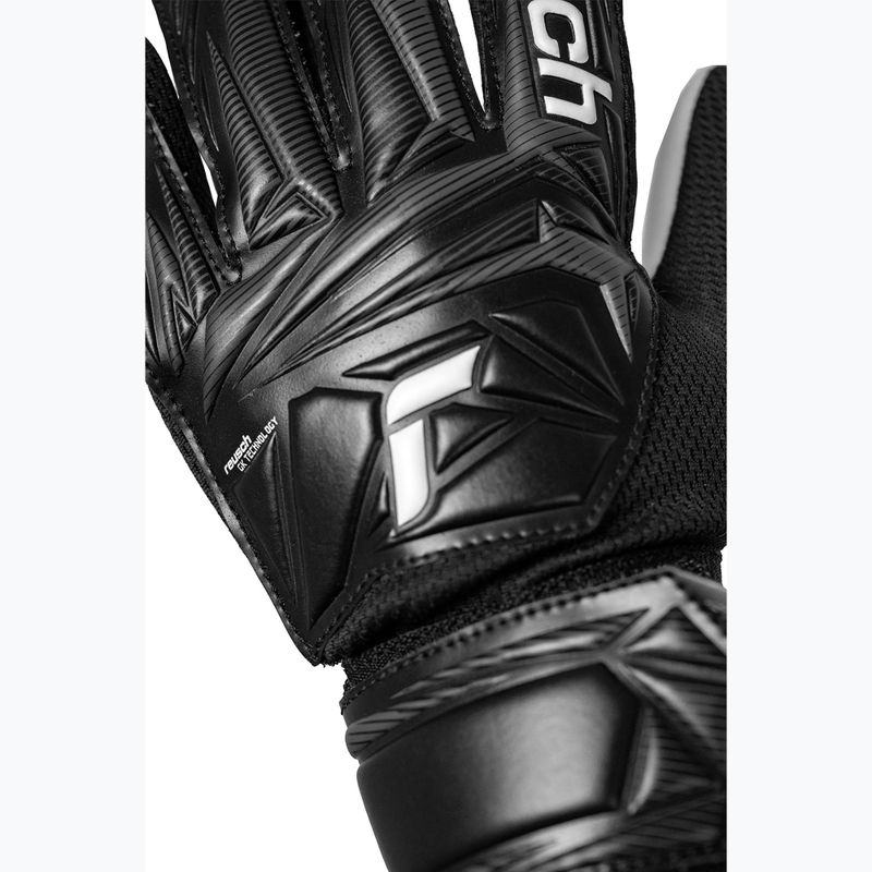Children's goalkeeper gloves Reusch Attrakt Starter Solid Junior 5672514 black 6