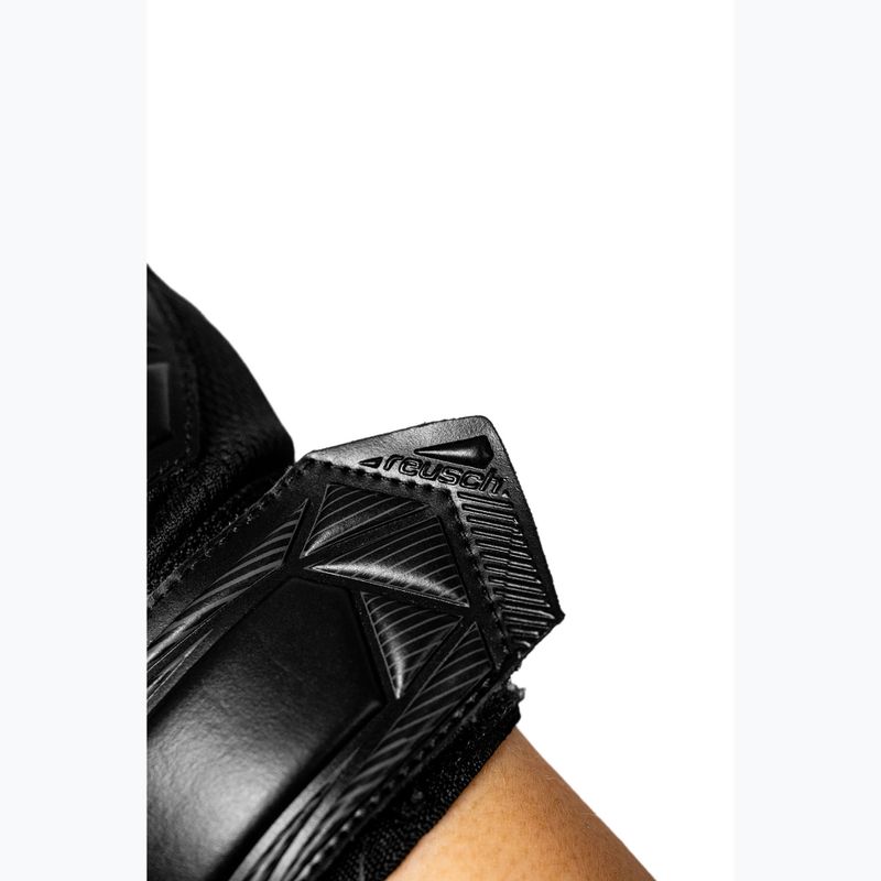 Children's goalkeeper gloves Reusch Attrakt Starter Solid Junior 5672514 black 8