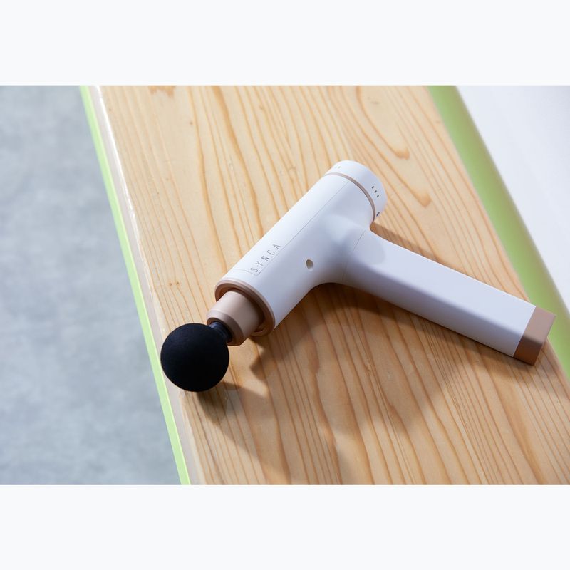 SYNCA Kitta Gun satin beige massager 4