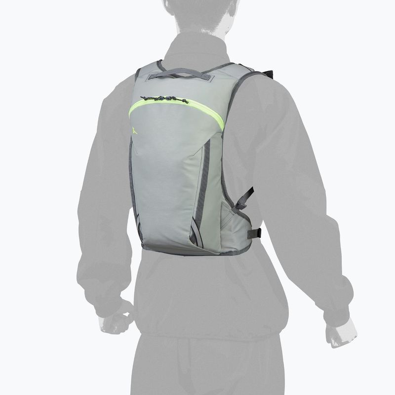 Mizuno Running 8 l hai/grey running backpack 2