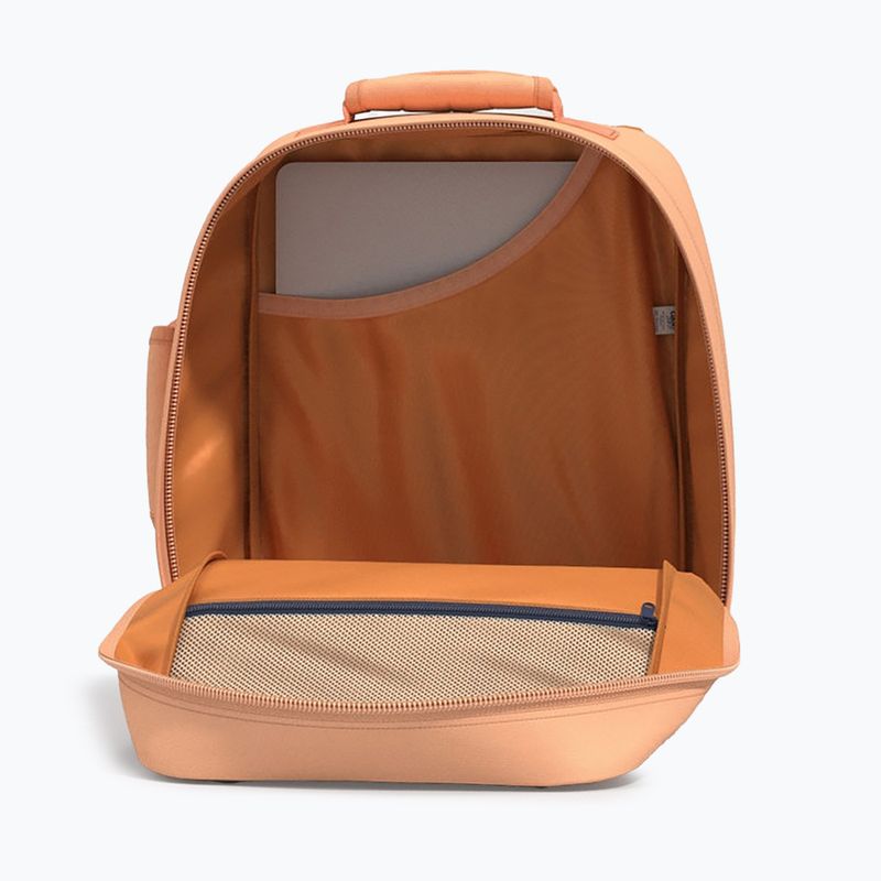 Hiking backpack CabinZero Classic 28 l sunny day 11