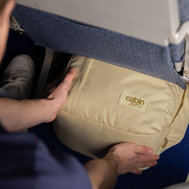 Hiking backpack CabinZero Classic Tech 28 l shell white 17