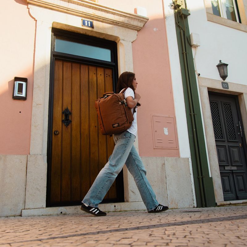 Hiking backpack CabinZero Classic Tech 28 l redwood 17