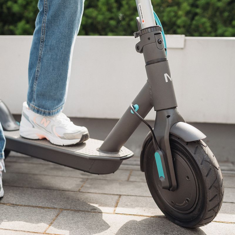 Motus Scooty 10 Lite 2022 silver and black electric scooter 9