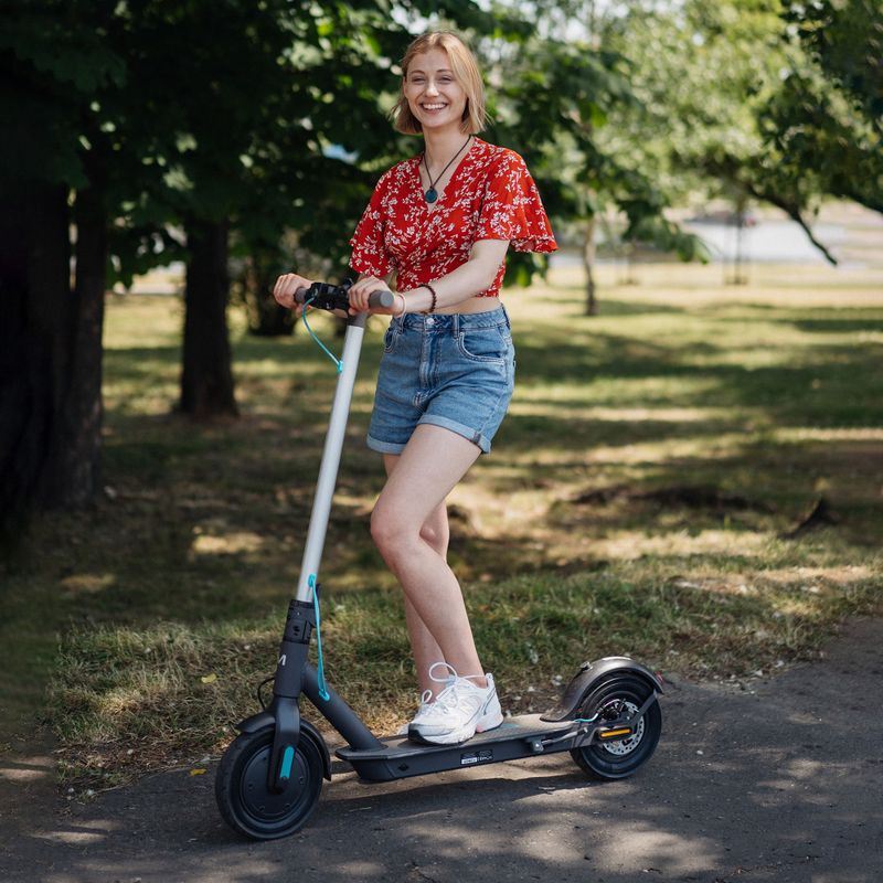 Motus Scooty 10 Lite 2022 silver and black electric scooter 12