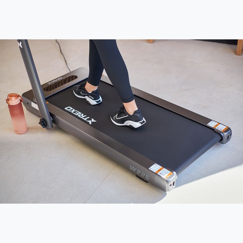 XTREXO TXO-W225 silver electric treadmill 12