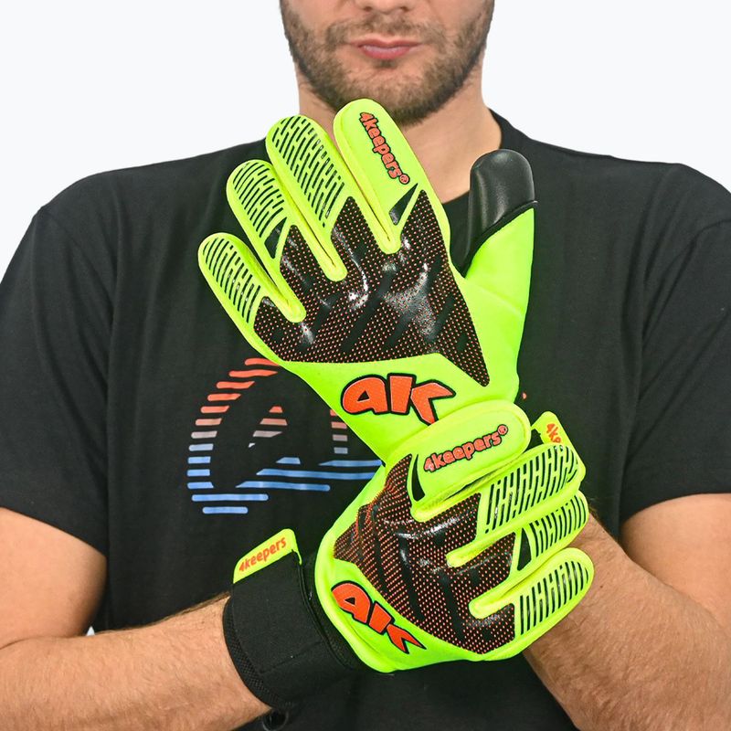 4keepers Elite Venom NC celadon goalkeeper gloves 6
