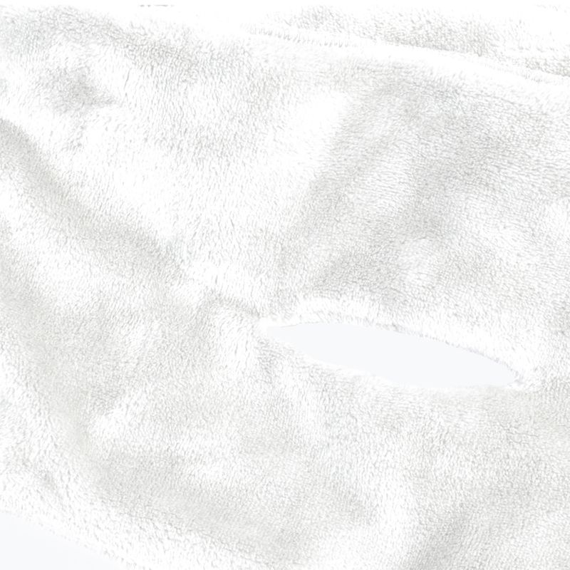 Glovii GA1W heated scarf white 4