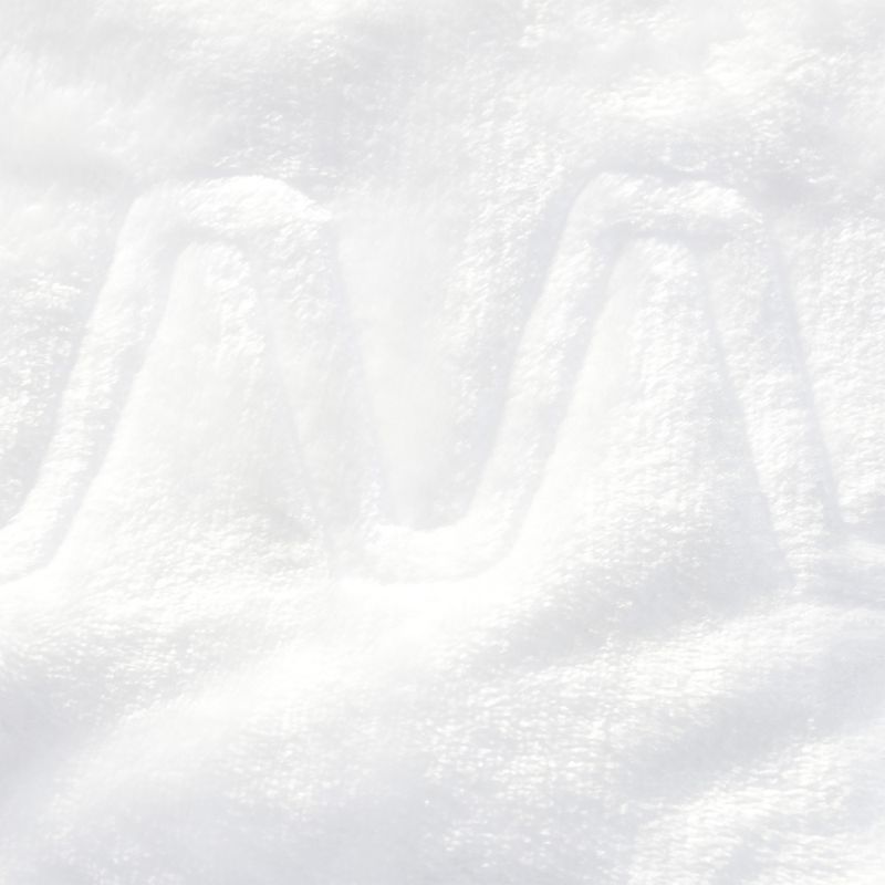 Glovii GA1W heated scarf white 5
