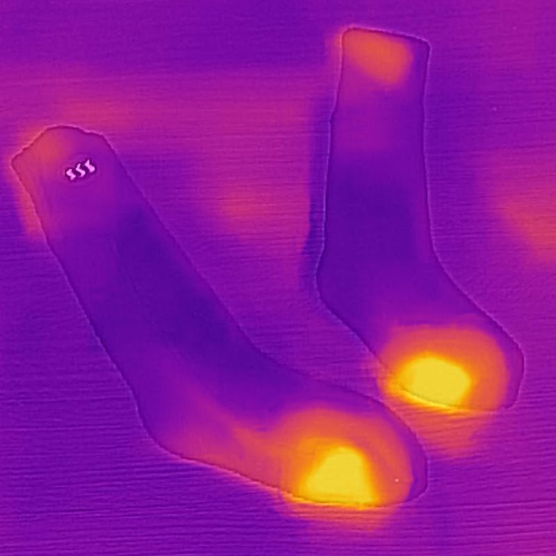 Glovii GQ3 heated socks with remote control red 12