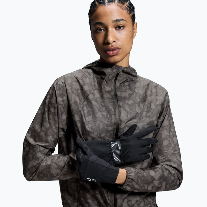On Core black running gloves 4