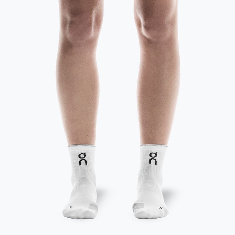 On Performance Run Mid white/glacier socks 4