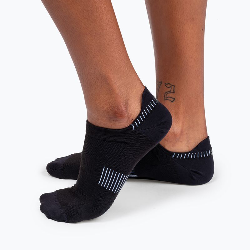 On Women's Ultralight Low black/white running socks 2
