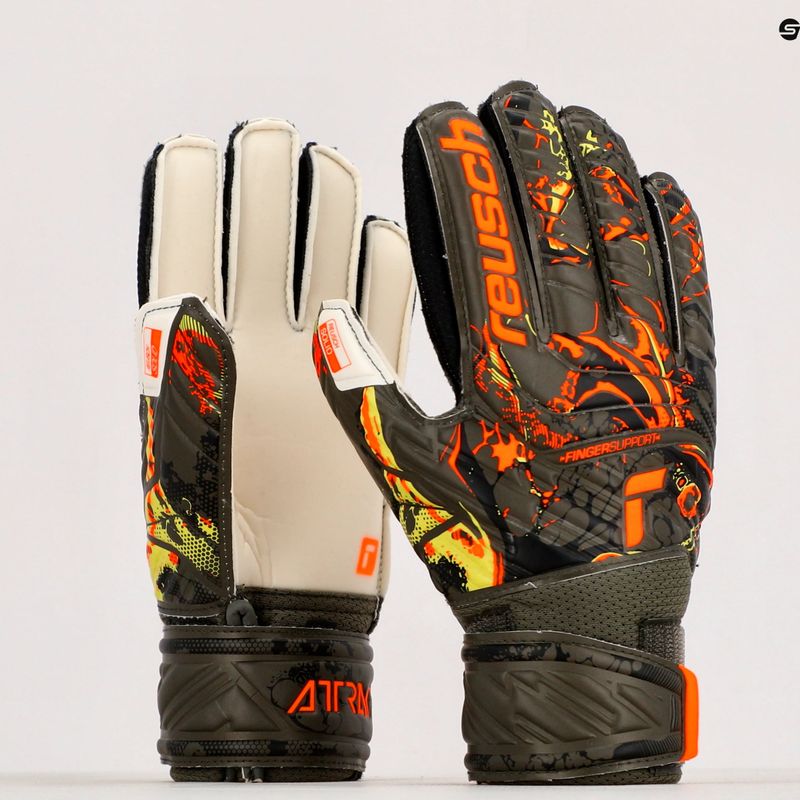 Reusch Attrakt Solid Finger Support Junior children's goalkeeping gloves green 5372010-5556 9
