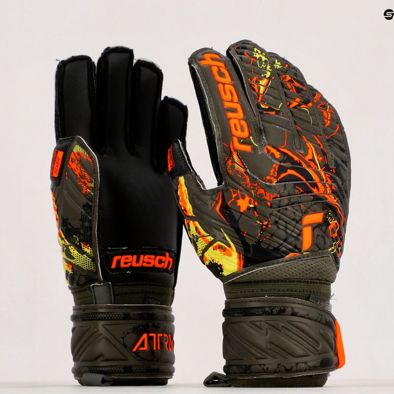 Reusch Attrakt Silver Junior children's goalie gloves green 5372015-5555 9