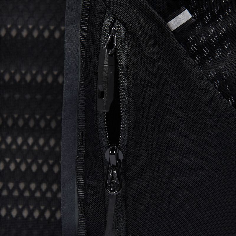Black Diamond Distance 22 l black hiking backpack 7