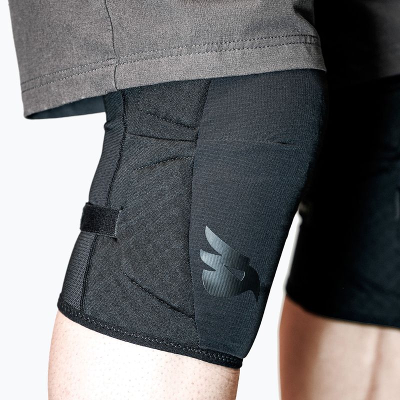 Bluegrass Arto black bicycle knee protectors 2