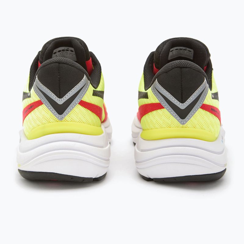 Men's running shoes Diadora Mythos Blushield 8 Vortice yellow DD-101.179087-D0273 13