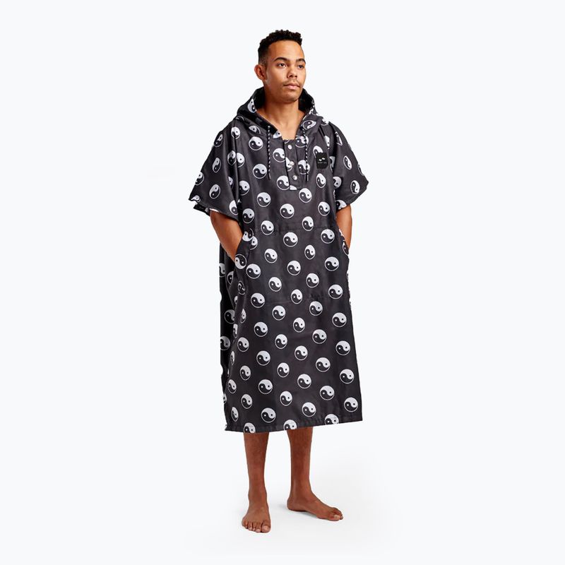 Slowtide Sun Moon Quick-Dry black poncho 2