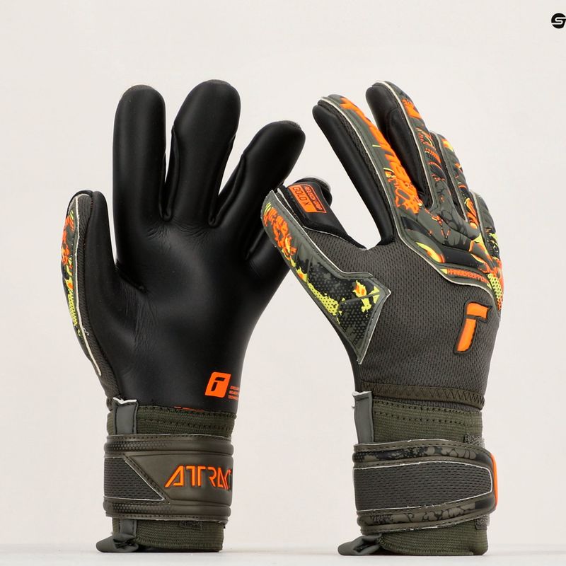 Reusch Attrakt Gold X Finger Support Junior goalkeeper gloves green-black 5372050-5555 11