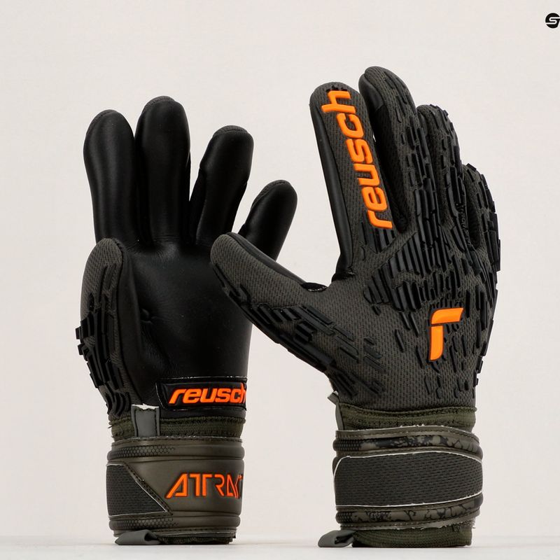 Reusch Attrakt Freegel Silver Finger Support Junior goalkeeper gloves black-green 5372030-5555 14