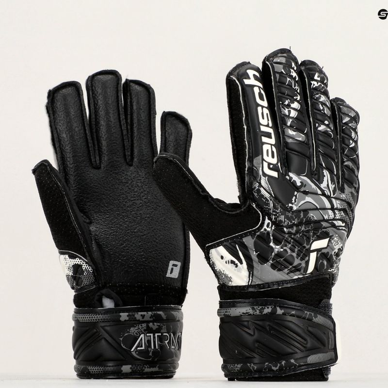 Reusch Attrakt Resist Junior children's goalkeeper gloves black 5372615-7700 9