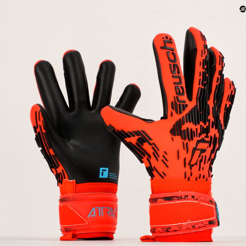 Reusch Attrakt Freegel Silver Junior children's goalkeeper gloves red 5372235-3333 5
