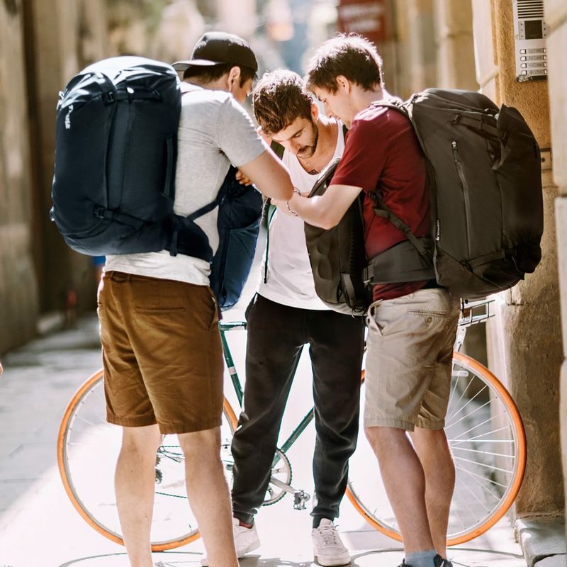 Thule Landmark 70 l darkest blue hiking backpack 7