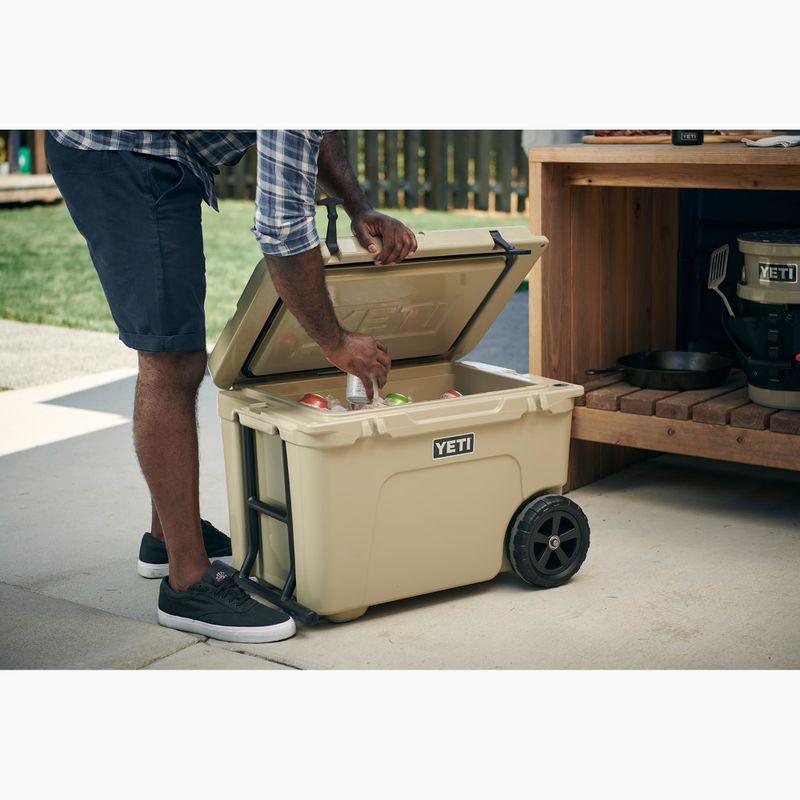 Portable fridge YETI Tundra Haul tan 9
