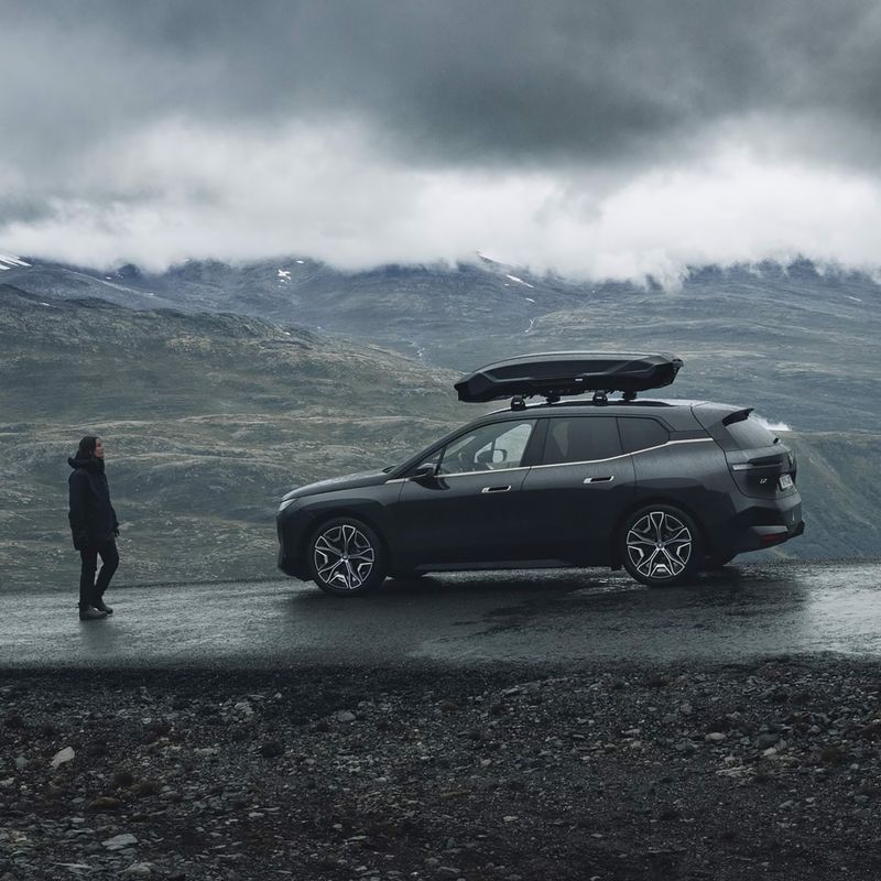 Thule Motion XT black glossy roof box 14